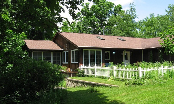 Oakdale House | 3 Bedroom House in Rural Setting but close to Iowa City/Solon
