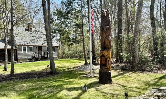 Cape Neddick House | 3-bedroom house in serene Cape Neddick Maine WiFi, AC. Enjoy some peace & quiet