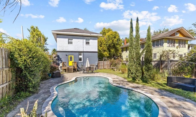 Urban Core House | 3-bedroom house in awesome Jacksonville with beautiful swimming pool, WiFi, AC.