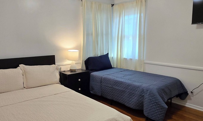 Midway City House | 3-bedroom house in peaceful Midway City near Disneyland