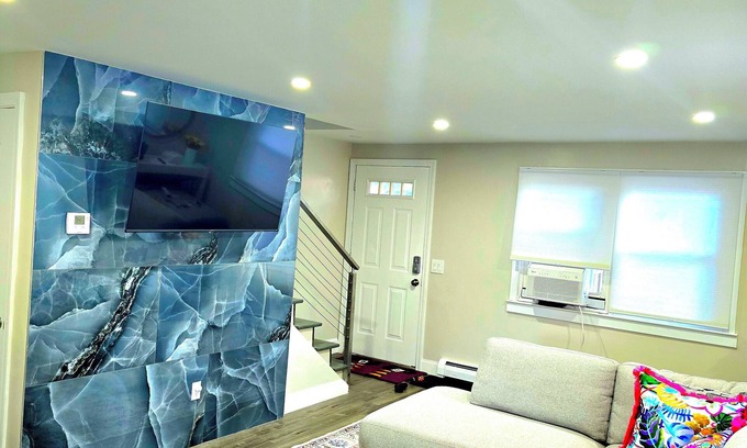 Pine Point House | 3-bedroom house in perfect Springfield with WiFi, AC