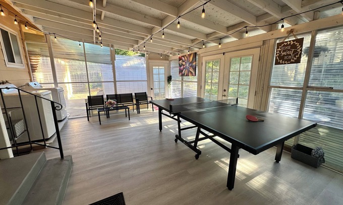 Sequoyah House | 3-bedroom house in welcoming California with WiFi, fitness room