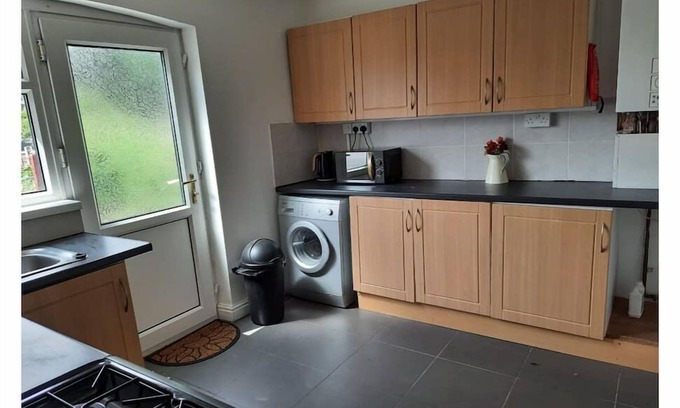 Stonnall House | 3 bedroom house located in Neston grove