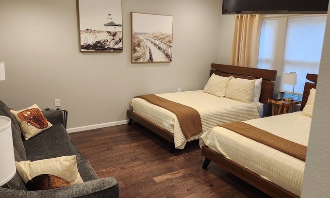 Camdenton House | 3-bedroom house located near Camdenton. Nestled In Old Kinderhook community.