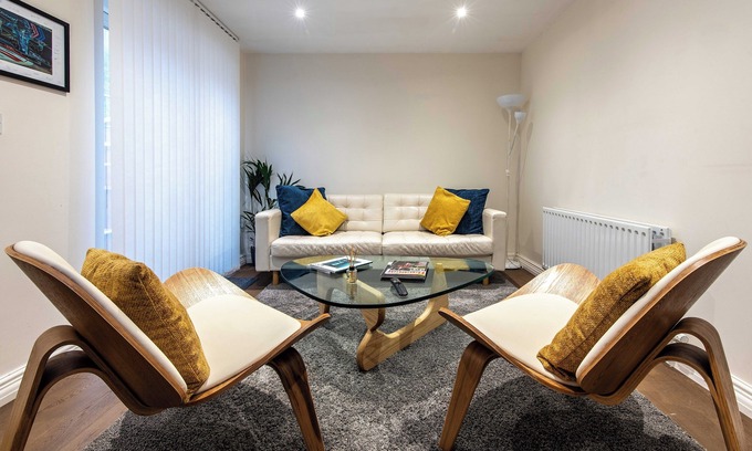 Silverstone Apartment | 3-Bedroom House Near the Silverstone Circuit