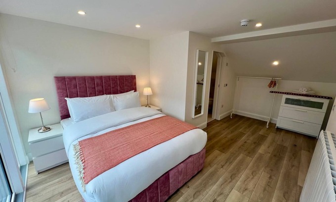 North Wall House | 3 bedroom House on New Wapping Street-Dublin 1
