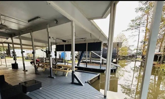 Springfield Other | 3 bedroom house on blood river