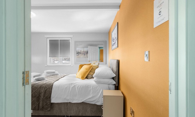 Boston House | 3 Bedroom House - Town Centre