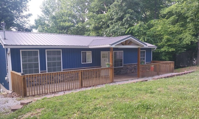 Falls of Rough House | 3-bedroom house in charming Falls of Rough with WiFi, AC