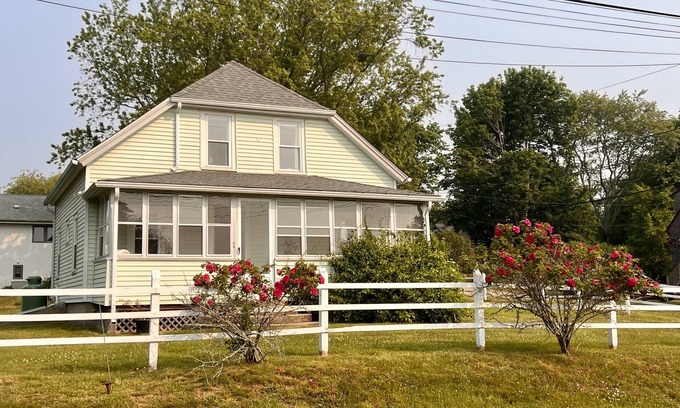 Snug Harbor House | 3 Bedroom house 1 mile from East Matunuck Beach - Snug Harbor