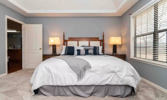 Warner Robins House | 3 bedroom house walking distance to Rigbys & 8 minute drive to Perry Fairgrounds