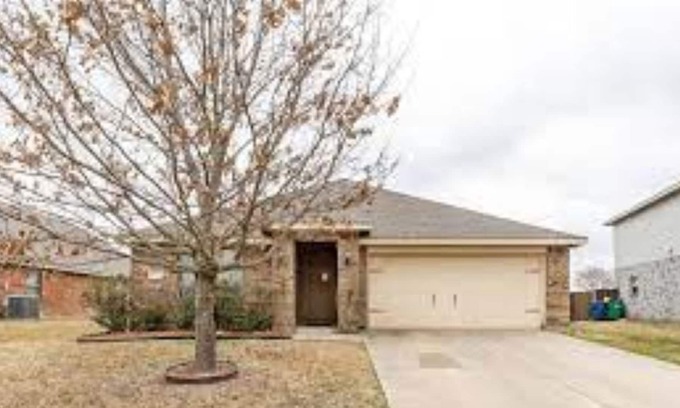 Waxahachie House | 3 bedroom house! Walking park nearby!