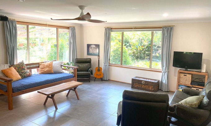 Moruya Heads House | 3 bedroom house with spa bath, close to Beach & Town
