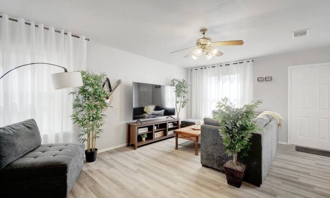 Austin House | 3 Bedroom House with 4 Beds and Tesla charger
