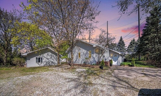 Bryant Pattengill West House | 3-bedroom house with AC and WiFi within walking distance of The Big House!