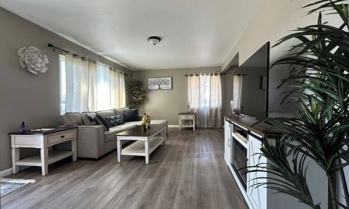 Oxnard House | 3-bedroom house with WiFi in Oxnard