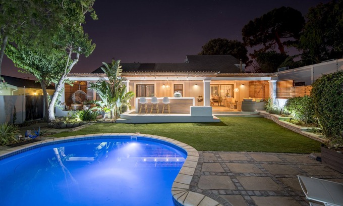 Constantia House | 3-Bedroom House with big Porch, Outdoor Kitchen, Heat Pump heated Swimming Pool
