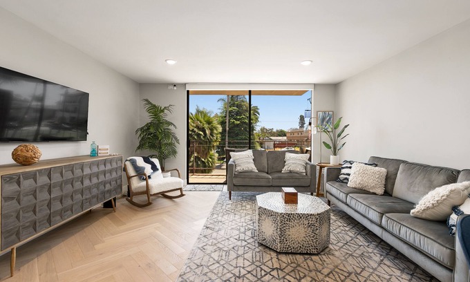 Lincoln Acres Condo | 3 Bedroom in Coronado Village