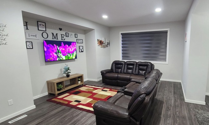 Winnipeg House | 3-bedroom in Devonshire Cozy Haven