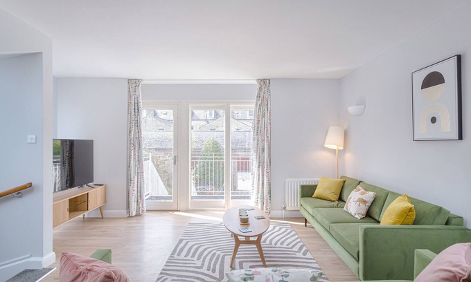 Cambridge City Centre House | 3 Bedroom Jesus Green Townhouse with Parking