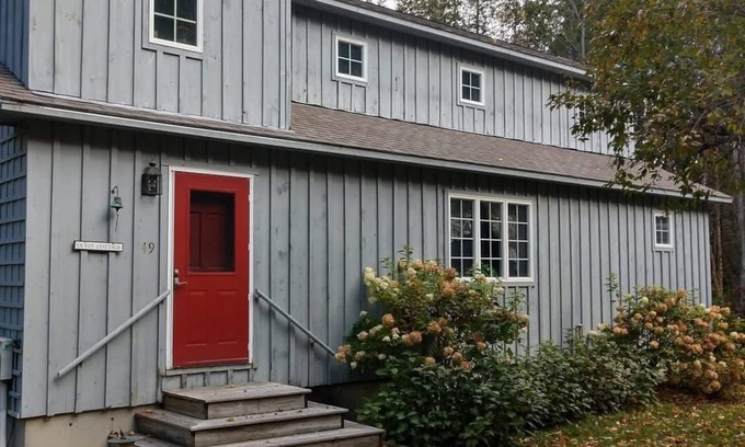 Dexter House | 3-bedroom lake house, medical cannabis WiFi, kayaks, dock, walking trail & more