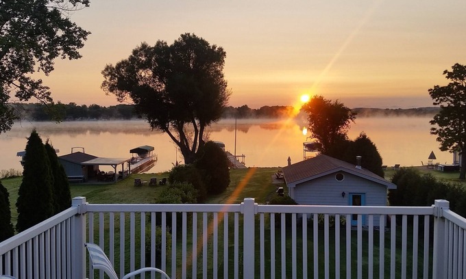 Hartford House | 3 Bedroom Lake House on Druid Lake, Erin - 5 minutes from Erin Hills Golf Course