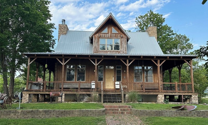 Centralia House | 3-bedroom lake house with the best view of Centralia Lake, perfect family spot
