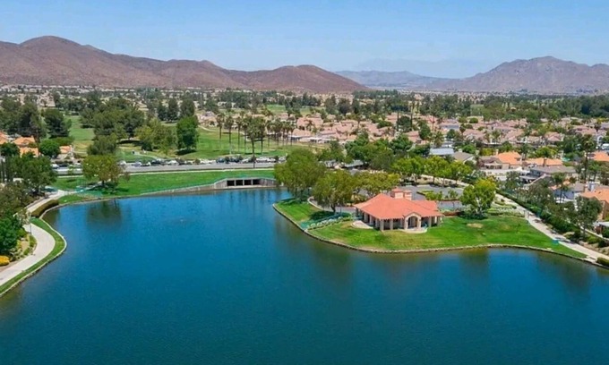 Menifee House | 3 Bedroom Lakeside Home