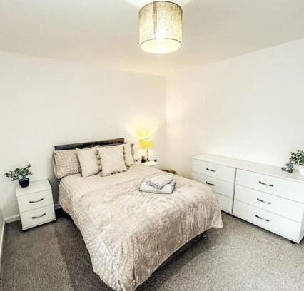Skelmersdale Apartment | 3 Bedroom, Lancashire Townhouse, a base to explore