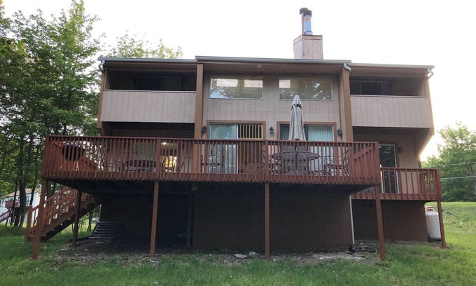 Long Pond House | 3 Bedroom + Loft/BBQ Grill/Backyard