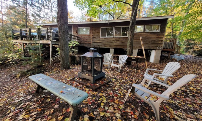 Faraday Cottage | 3 BEDROOM LOOKOUT WATERFRONT COTTAGE - SPRING & SUMMER AVAILABILITY!