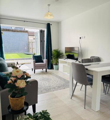 Cribbs Causeway House | 3 bedroom luxury bungalow