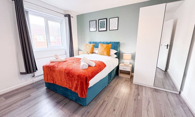 Cheetham Hill House | 3 Bedroom Modern House | Fast WiFi | Free Parking