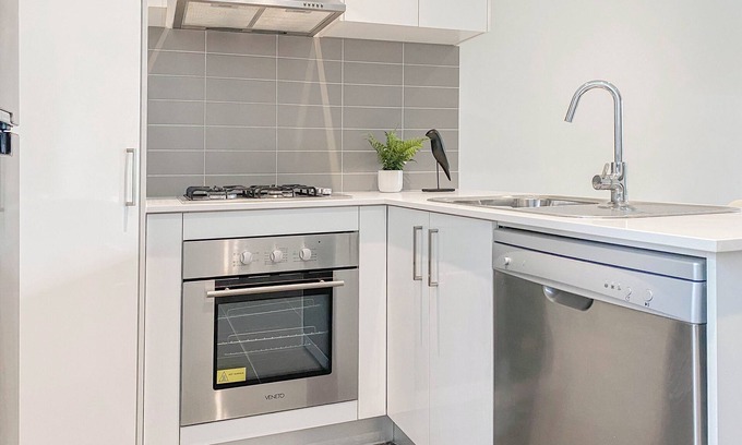 Clayton House | 3 Bedroom Modern Living in the Centre of Clayton!
