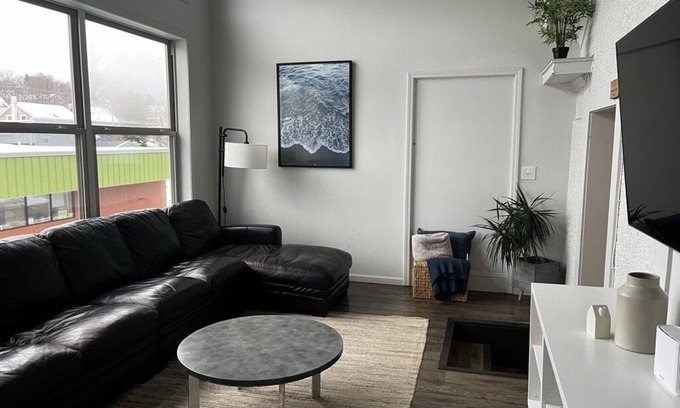 Marquette Apartment | 3 bedroom, modern loft style apartment located in downtown Marquette