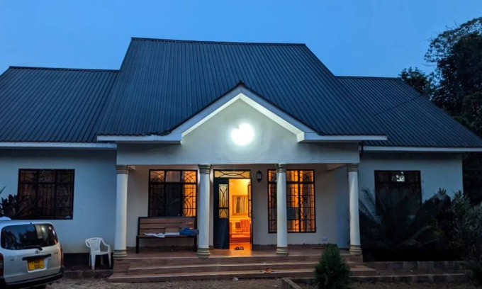 Moshi Cottage | 3 bedroom nWarm showernkitchennSecurednPacking nFast internet wifinGenerous host