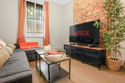 Glebe Apartment | 3-Bedroom Near Darling Harbour Good for 8 Guests