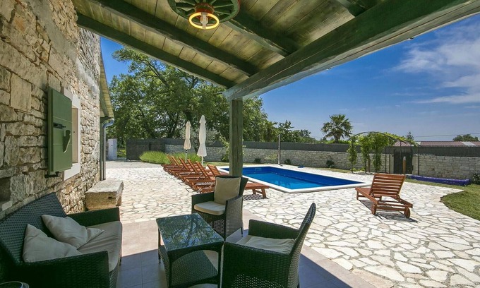 Brecevici House | 3 bedroom nice home in Tinjan