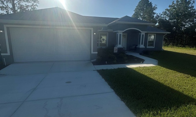 Brooksville House | 3 Bedroom Oasis close to the Gulf and Springs with fenced in backyard.