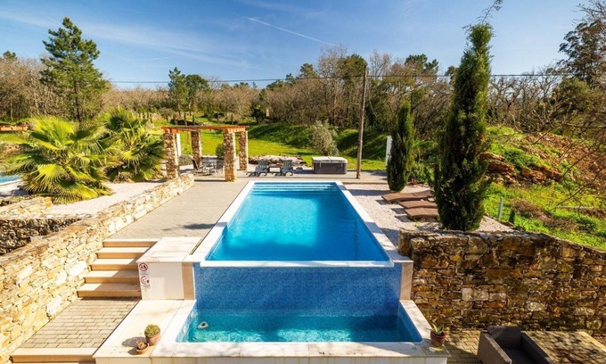 Ferreira do Zezere House | 3-bedroom peaceful house with private swimming pool and whirlpool. AC & WiFi.