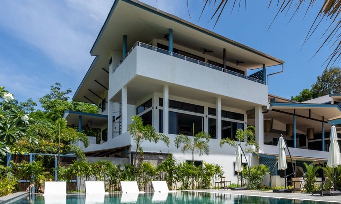 Ko Lanta House | 3 bedroom penthouse apt in Long Beach with seaview