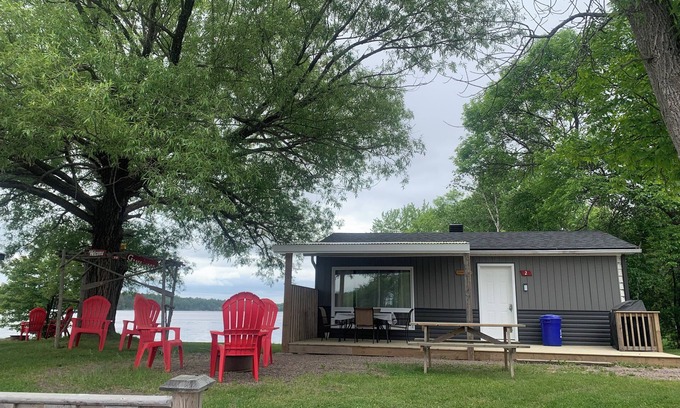 Lavigne Cottage | 3 Bedroom Pet Friendly Cottage