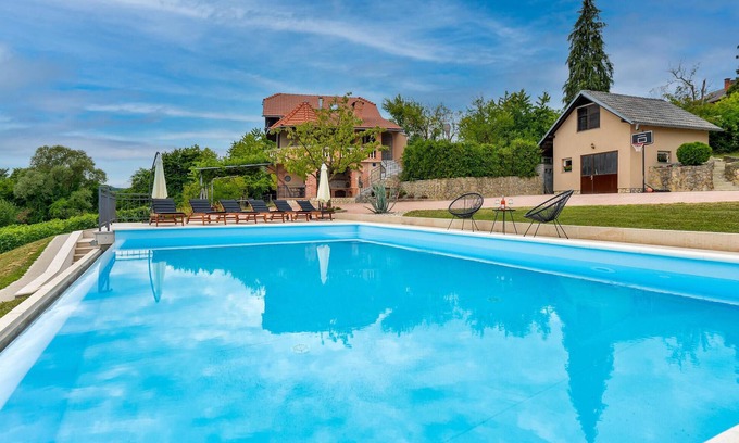 Krasic House | 3 bedroom pet friendly home in Krasic