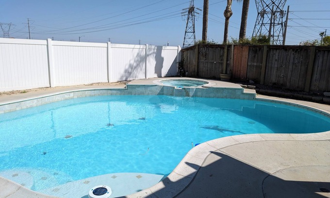 Ontario House | 3-bedroom pool house in amazing Ontario with WiFi, AC. Start your getaway now