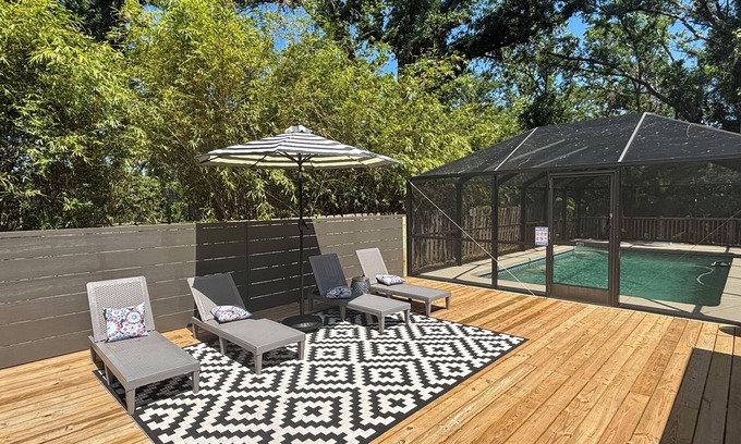 Braden River House | 3-bedroom pool house in Bradenton/Sarasota with fenced area for pets and kids