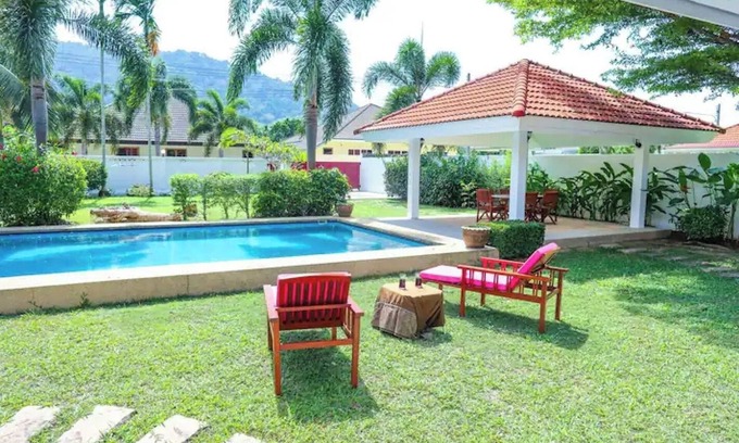 Pa Klok Villa | 3 Bedroom Pool Villa with large walled garden in Paklok