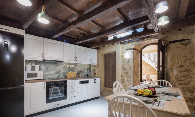 Old Town Rethymnon House | 3-Bedroom RENOVATED 130m2 House In The Old Town