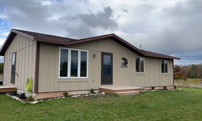 Sturgeon Bay House | 3 Bedroom - Room to park boat! - Close to water & Potawatomi State Park