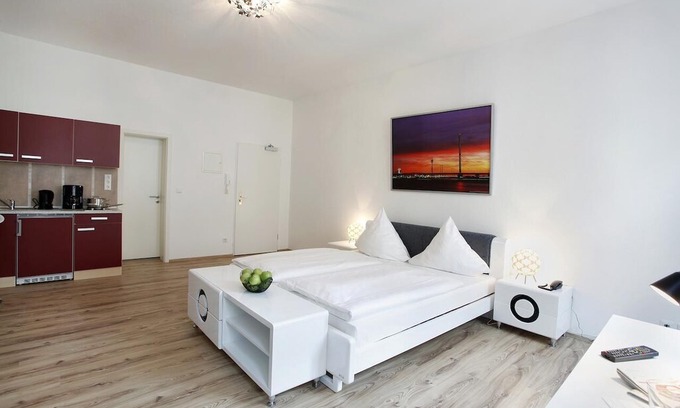 Dusseldorf Old Town Apartment | 3 bedroom(s) Apartment near Düsseldorf