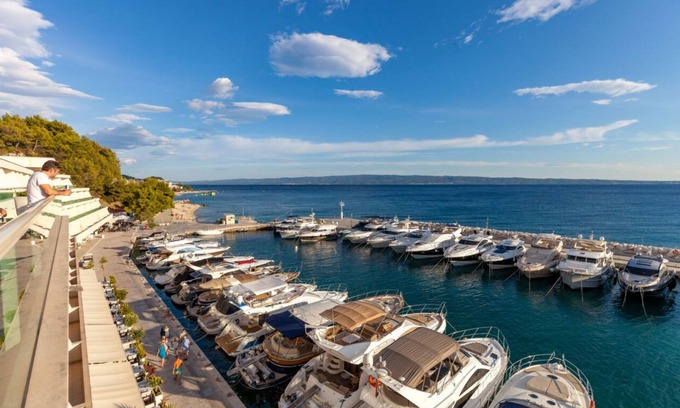 Cove Makarac (Milna) Boat Rental | 3-bedroom Santa Barbara Yacht in charming Podstrana with AC, WiFi , Flat TVn